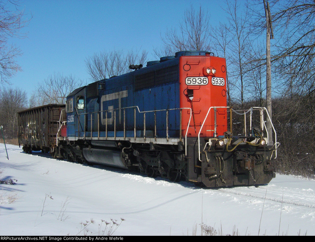 After picking up one empty at Charter, L507 ambles south toward Mee-kwon Park